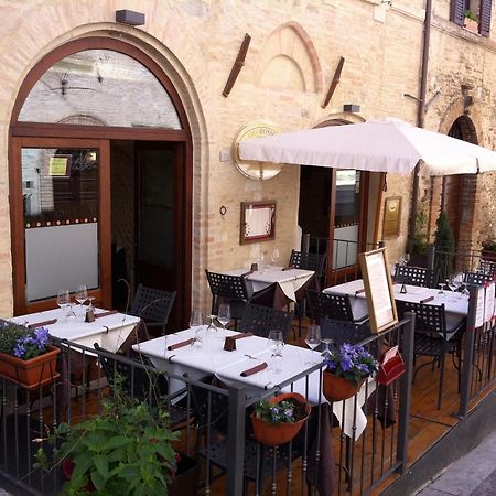 Oro Rosso Hotel Ristorante مونتيفالكو المظهر الخارجي الصورة