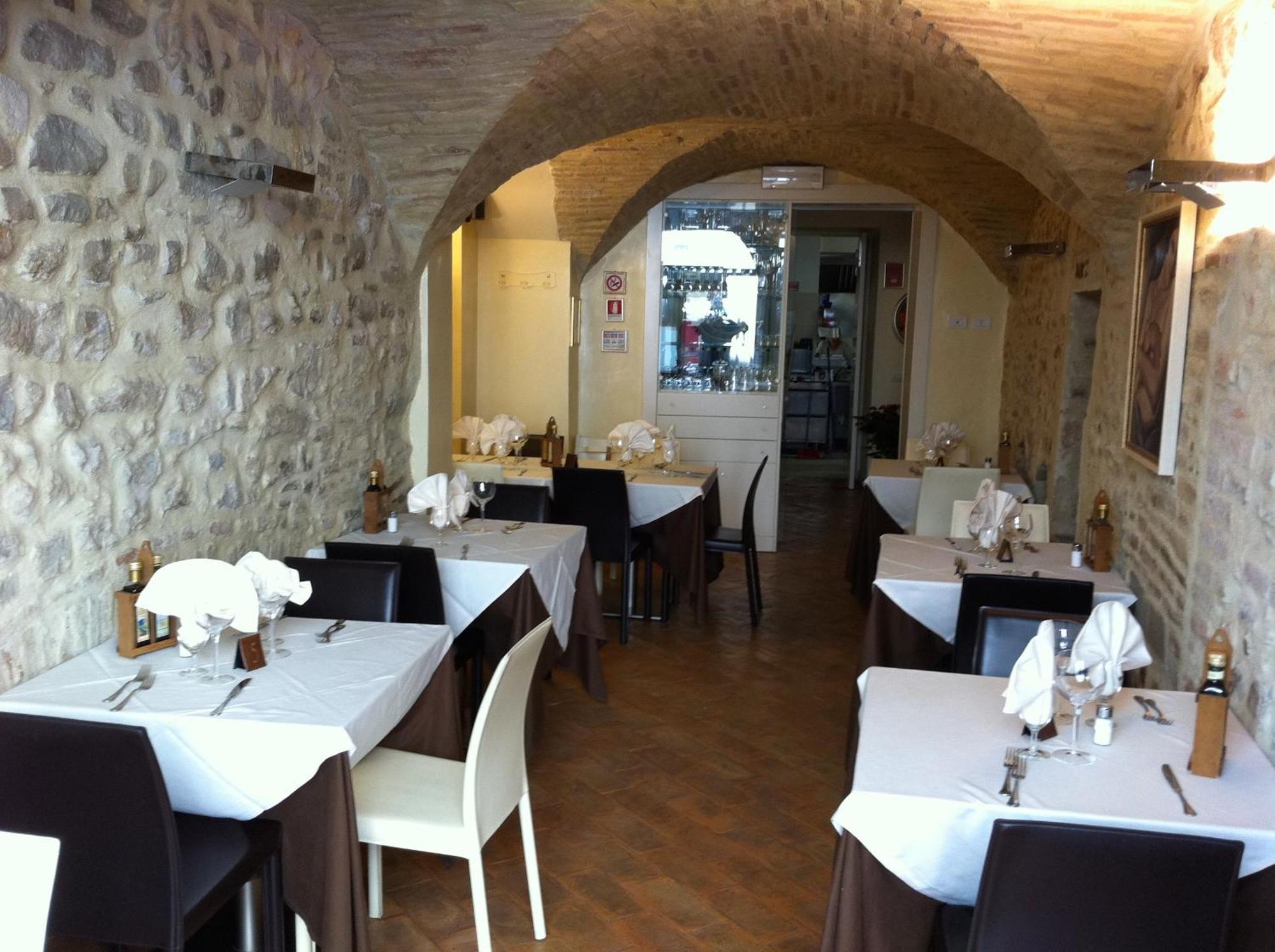 Oro Rosso Hotel Ristorante مونتيفالكو المظهر الخارجي الصورة