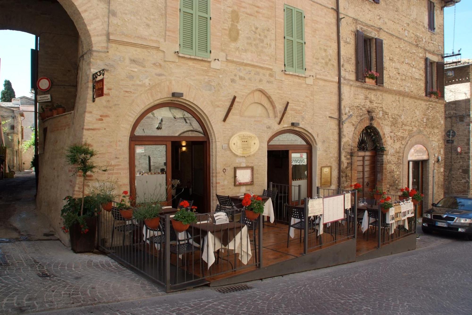Oro Rosso Hotel Ristorante مونتيفالكو المظهر الخارجي الصورة
