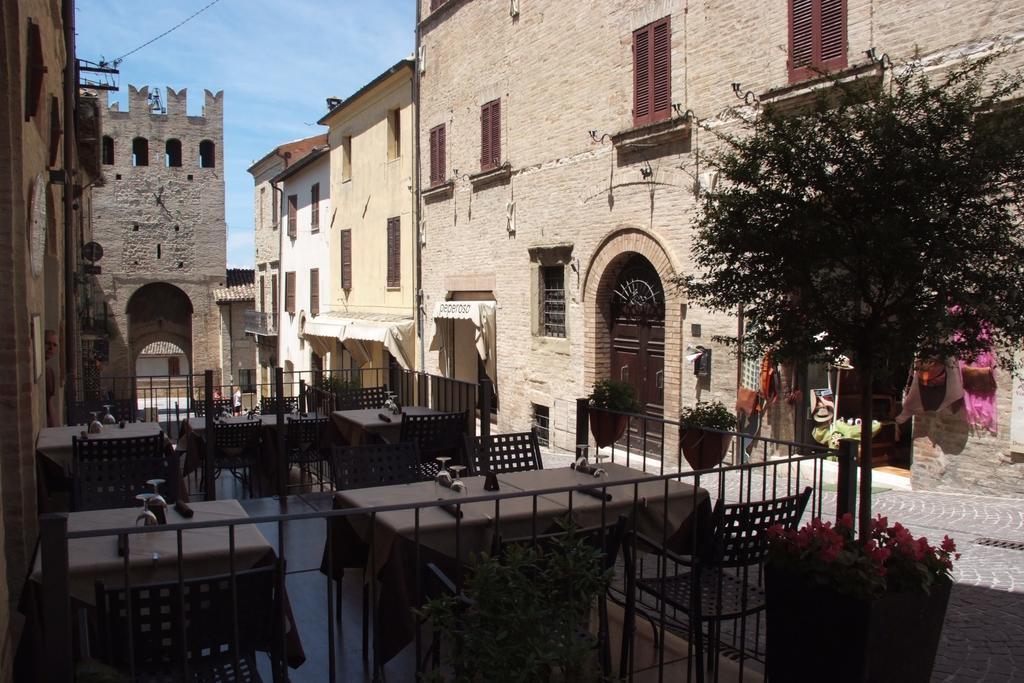 Oro Rosso Hotel Ristorante مونتيفالكو المظهر الخارجي الصورة